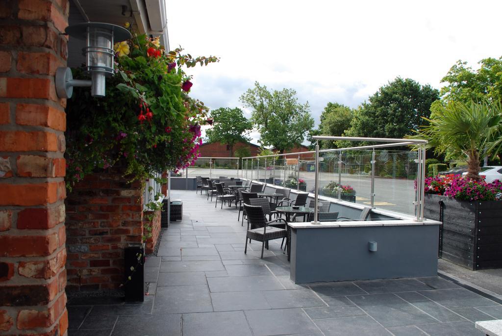 Hunters Lodge Hotel Crewe Dış mekan fotoğraf