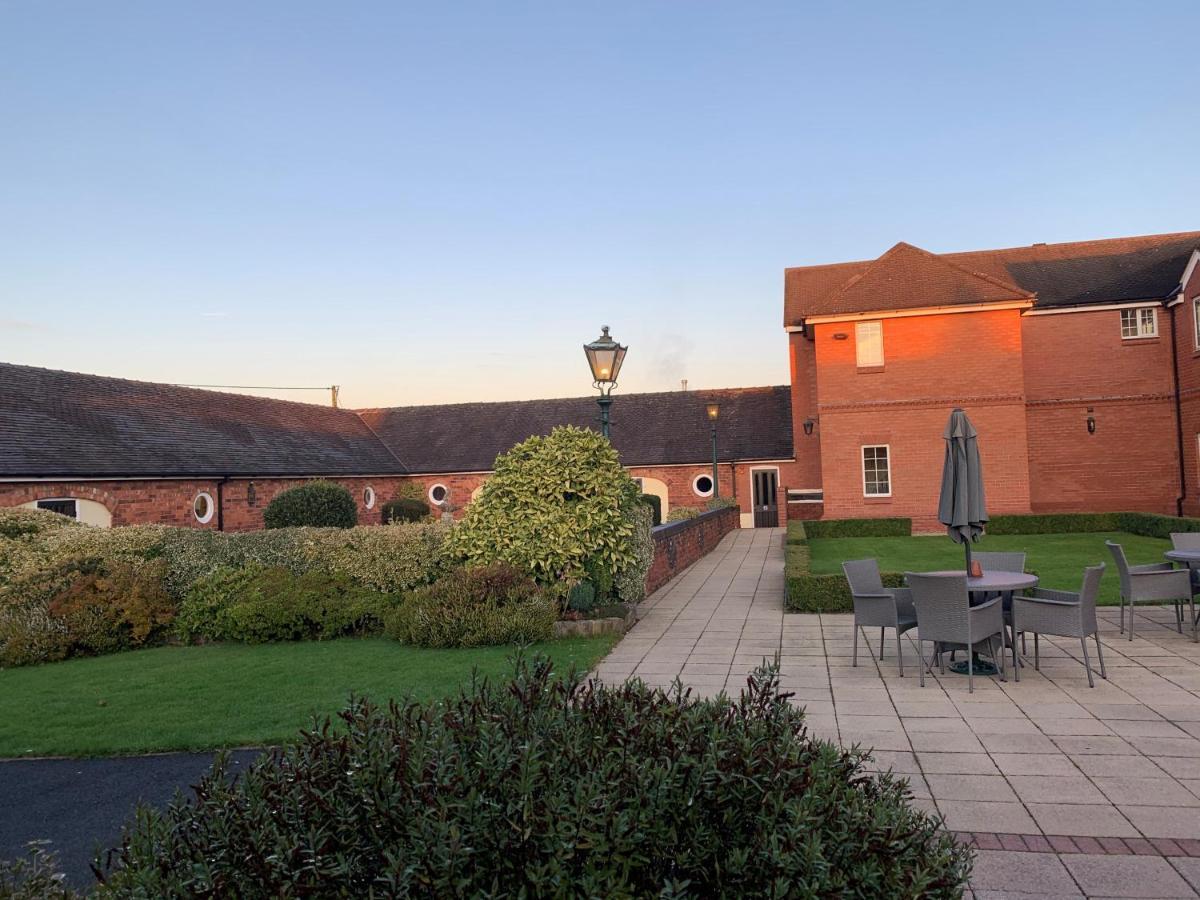 Hunters Lodge Hotel Crewe Dış mekan fotoğraf